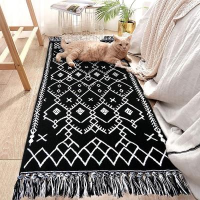 China Simple modern black and white double sided jacquard modern machine washable rug for sale