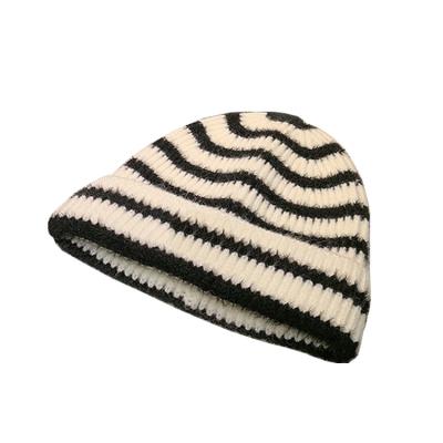 Chine Black and White Stripes Mohair Winter Hat Mohair Knitted Cap Mohair Winter Hat à vendre