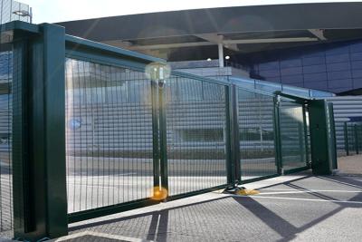 China A cor verde Rol6005 que desliza a cerca Gate Pvc Coated do metal soldou a rede de arame à venda