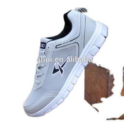 China NEW Running Sneakers Fashionable Durable Trainer Sport Sizes White Black Leather Jogging Shoes for sale