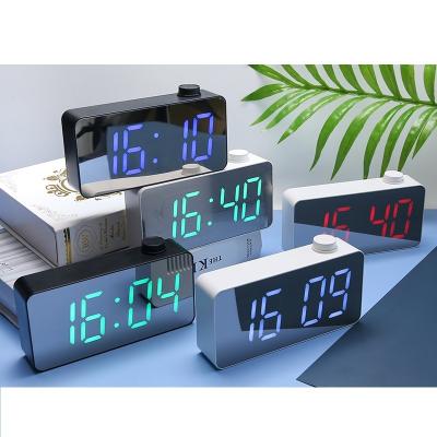 China Digital FM Radio Projector LED Nap Desk Table Projection Radio Hot Selling Alarm Clock for sale