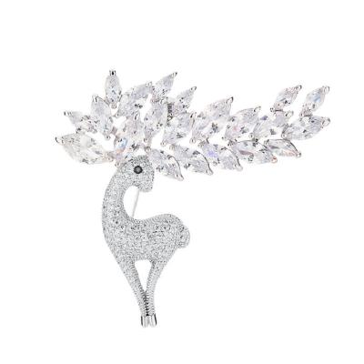 China Luxury Women Brooch Rhinestone Christmas Deer Brooches Women Custom Made Luxury White Crystal Brooch Pins for sale