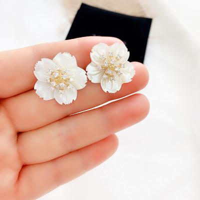 China Flower Earrings 18K Gold Plated Earrings Korean Flower Earrings 2021 Shell Flower Earrings For Women for sale