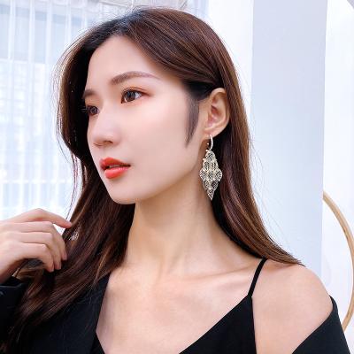 China Leaf Earrings 18k Gold Earrings Leaf Tassel Drop Earrings 2021 Long Hawaii Leaf Earrings For Women for sale