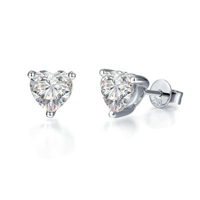 China Other Basket Moissanite Heart Shaped Stud Wedding Earrings in 18K White Gold with 3 Prongs for sale