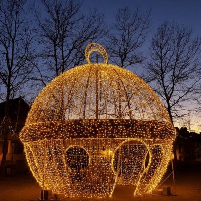 China Strong Festive Atmosphere Commercial Display Walk Through Big Arch 3d Ball Pattern Light Decoration For Christmas for sale