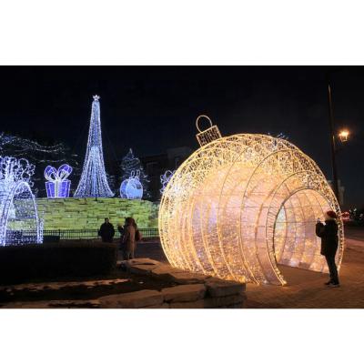 China Strong Festive Atmosphere Giant Walk Through Outdoor 3d Christmas Pattern Ball Light For Events Decoration for sale