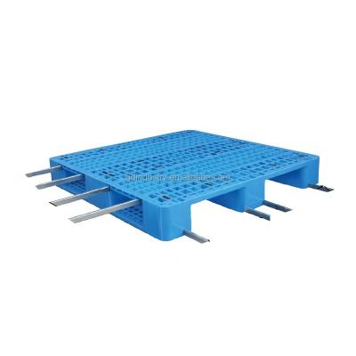 China Durable steel reinforced heavy duty polyethylene polypropylene plastic RACK PALLET with steel reinforcement injection mold molded pallet for sale