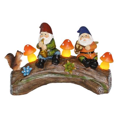 China Handmade Garden Gnome Statues - Solar Resin Squirrel Gnomes Figurine LED Mushroom Lights on Log, Outdoor Spring Decorations for Yard Lawn for sale