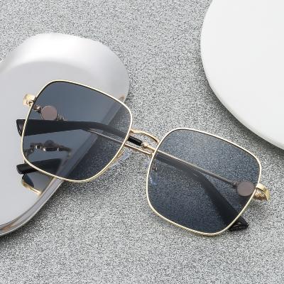 China Custom Logo Luxury Trendy Women Men Square Polarized Sunglasses 2022 Fashion New Shading Metal With Pearl Sun Glass Sunglasses for sale