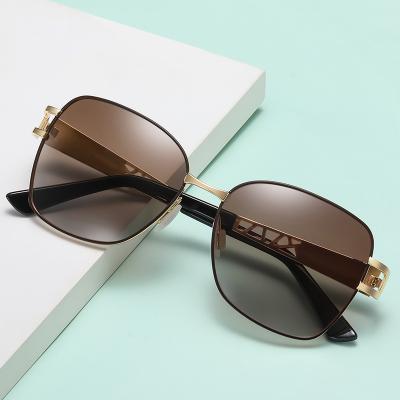 China 2022 Fashion Sunglasses New Fashion Designer Diamond Metal Polarized Sunglasses Women Frame Big Shading Sun Glasses Wholesale for sale