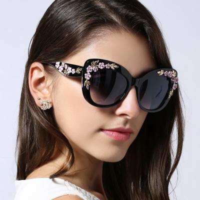 China Fashion Sunglasses Cat Eye Sunglasses Women Flower Sunglasses Shape Personality Trendy Sunglasses Wholesale for sale