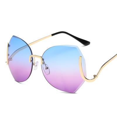 China New fashion classic fashion sunglasses large frame customized popular rimless sunglasses edge gradient sunglasses for sale