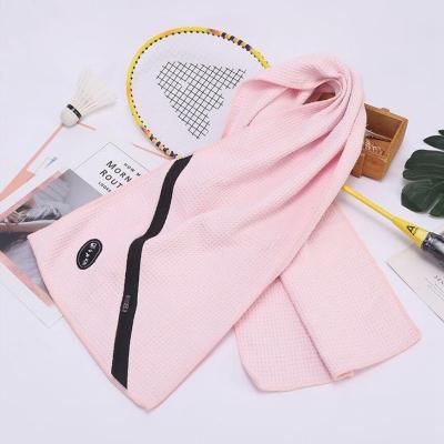 China Microfiber Custom Waffle Golf Towels With Zip Pocket Customized Logo for sale