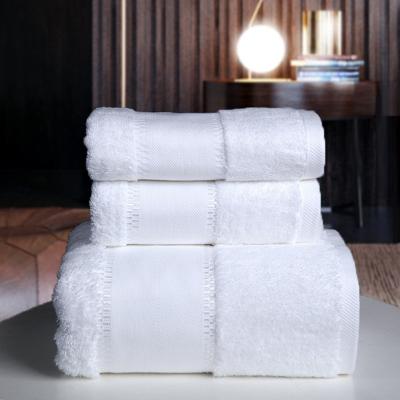 China Luxury And Customized Hotel Quality White Bath Towels Odor Resistant for sale