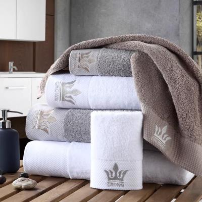 China 100% Cotton Hotel Bathroom Towels Space Saving Skin Friendly Highly Absorbent for sale