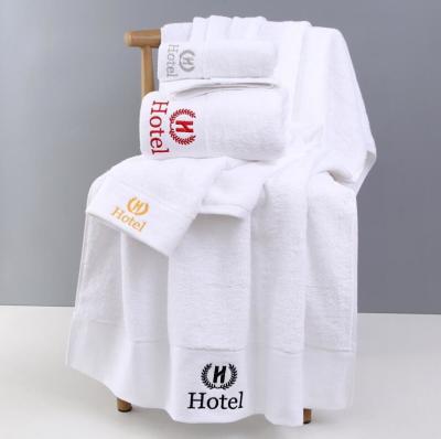 China Custom Embroidered Bath Towels 100% Cotton Easy Cleaning Moisture Proof for sale