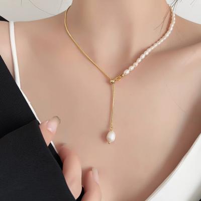 China 2022 CLASSIC fashion women's Korean version copper snake bone chain baroque natural pearl beaded pearl quilted pendant necklace for sale