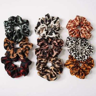 China Women Retro Simple Hair Bun Hair Tie Fabric Satin European Leopard Print Oversized Hair Scrunchies Hair Accessories for sale