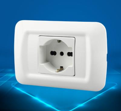 China 115*80mm 16A 10A One Strip Italian Socket With Wall Round Italian Grounding Power Socket OA810 for sale