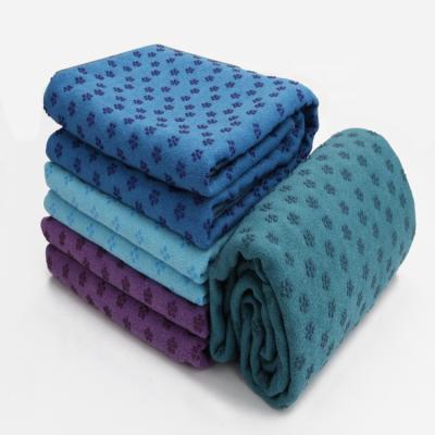 China Compressed Soft Stitch Microfiber YogaTowel Eco-Friendly Slip-Resistant Yoga Towel With PVC Dots for sale