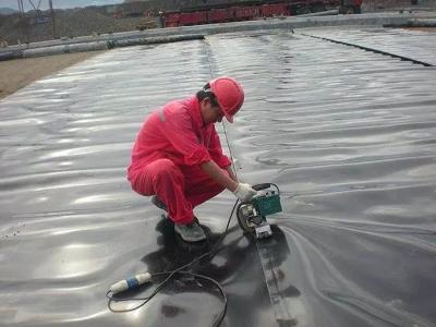 China 0.52.5mm hoge ZWARTE - kwaliteitshdpe Samengestelde Geomembrane voor vissenpondor aquafarm Te koop