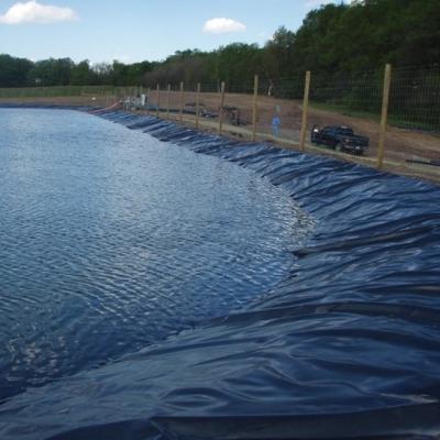 China Geweven Hdpe Geomembrane 1.02.5mm dik Blad voor Stortplaats of Vijvervoering of Vissenvijver of Aquafarm Te koop