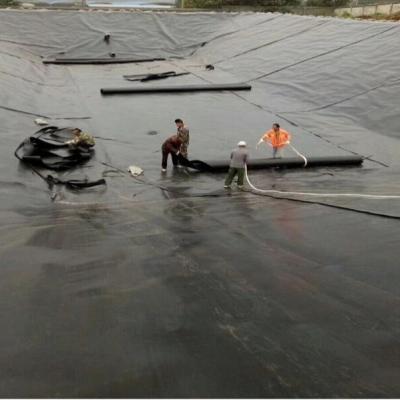 China 0.53.0mm Hdpe Geomembrane voor waterdichte van de Stortplaatsproject of Landbouw vijvervoering en Wortelbarrière Te koop