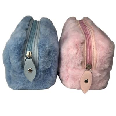 China Custom Durable Cute Luxury Cute Fluffy Warm Makeup Brush Organizer Travel Faux Fur Logo Cosmetic Bag For Girl Woman for sale