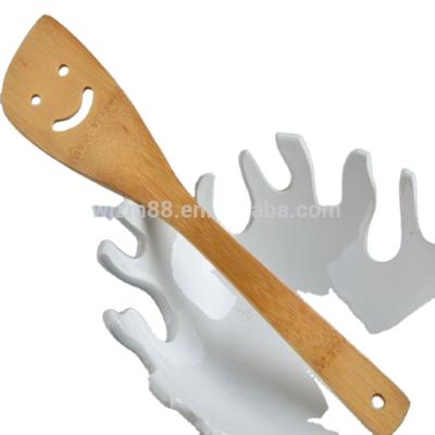 China 2021 viable hot selling smile face style bamboo spatula, kitchen wooden utensil for sale