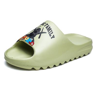 China Lightweight With Box Summer Beach Bedroom Slides Comfortable Men Home Fury Cutout Sandals Cloud Big Yeezy Slippers for sale