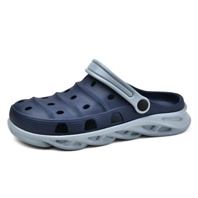 China Breathable Medical Charms Clog Garden Shoe Men Anti-Slip Sandals Slippers Safety Shoes Footwear Clogs for sale