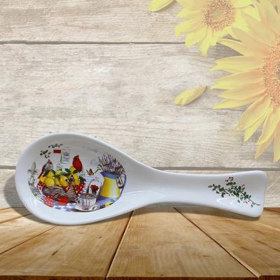 China Sustainable home hotel restaurant use ceramic kitchenware good quality rice soup spoon porcelain spoon rest for sale