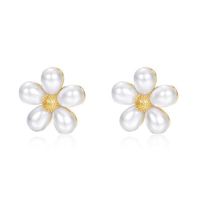 China Fashion 2022 Summer Flower Shape Jewelry Pear Earrings 18k Gold Plated Baroque Pearl Copper Earring For Women for sale