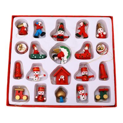 China Luxurious and exquisite Christmas gift painted small luxury wooden hanging Christmas tree decoration ornaments set for sale