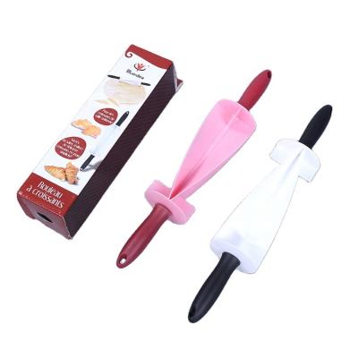 China Sustainable Kitchen DIY Baking Tools Rolling Crescent Rolling Pin Cutter Bread Tool for sale