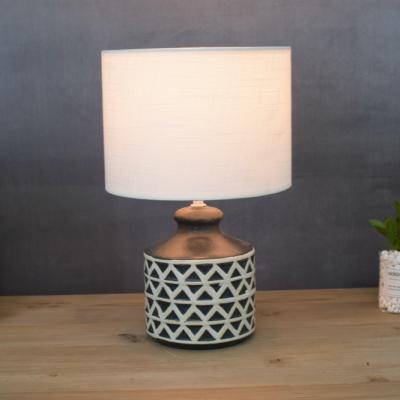 China Hand Painting Unique YH Design Black And White Triangular Pattern Bed Side Table Lamp Modern Decorative Ceramic Table Lamps With Lampshade for sale