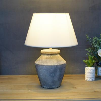 China YH 2020 New Design Office Home Decor Porcelain Table Lamps China Antique Wholesale Nordic Hotel Bedside Modern Ceramic Table Lamp for sale