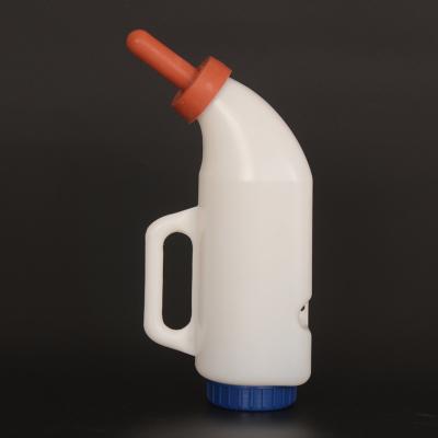 China Calf Feeding Equipment Plastic Milk Feeding Bottle with 2 Liter Capacity for sale