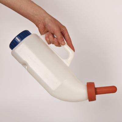 China Cow Farm 2L PE Calf Feeding Bottle With Rubber Nipple Baby Cattle Feeder for sale