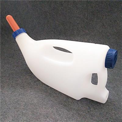 China Round Nipple Calf Feeding Bottle For Newborn Calves for sale