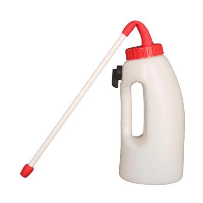 China 4000 ml de jeringa de plástico para bebederos con dosis ajustable y tubo de 50 cm en venta