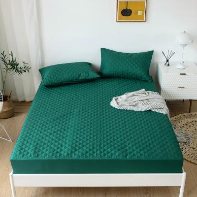 China Hot Sale Folded Solid Color Quilted Fitted Sheet Polyester Cotton Waterproof Protective Mattress Cover for sale