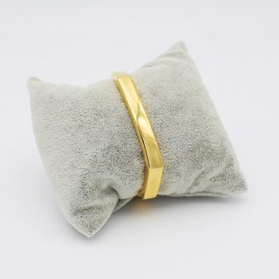 China Trendy Dubai Gold Stainless Steel Cuff Bracelets Designs for sale