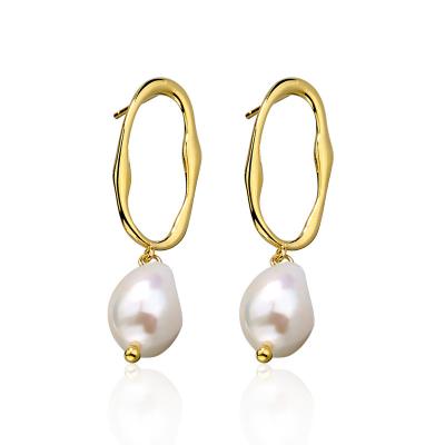 China S925 Sterling Silver Trendy 18K Gold Irregular Shape Natural Freshwater Freshwater Pearl Stud Earrings for sale