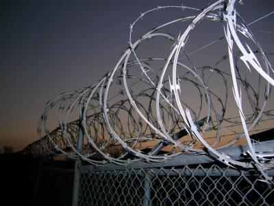 China Powder Coated Airport / Prison Razor Wire Weatherproof ISO9001 SGS Certification for sale