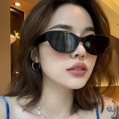 China 2022 Fashion New Fashion Women's Gradient Sunglasses Low MOQ High Quality Low Price Cheap Price for sale