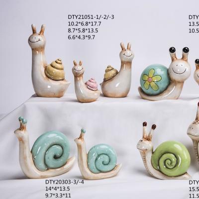 China Modern Europe Snail Gifts In Small Sculpture Ceramic Animal Figurine Decor Statues For Home Decor for sale