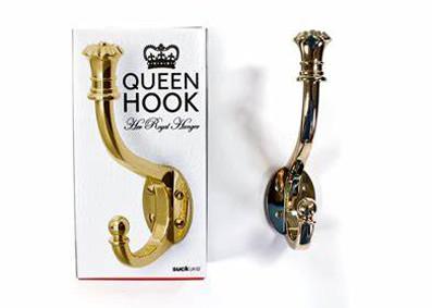 China Fashion Metal Coat Hanger With Gold Color Plating And Royal King Queen Design for sale