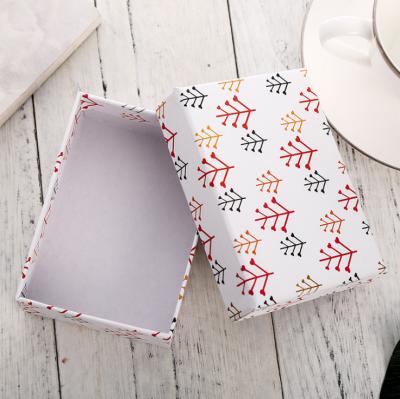 China Recycled Materials Custom Rectangular Printed Gift Box Packaging With Lid Box With Lining For Birthday Or Festival for sale